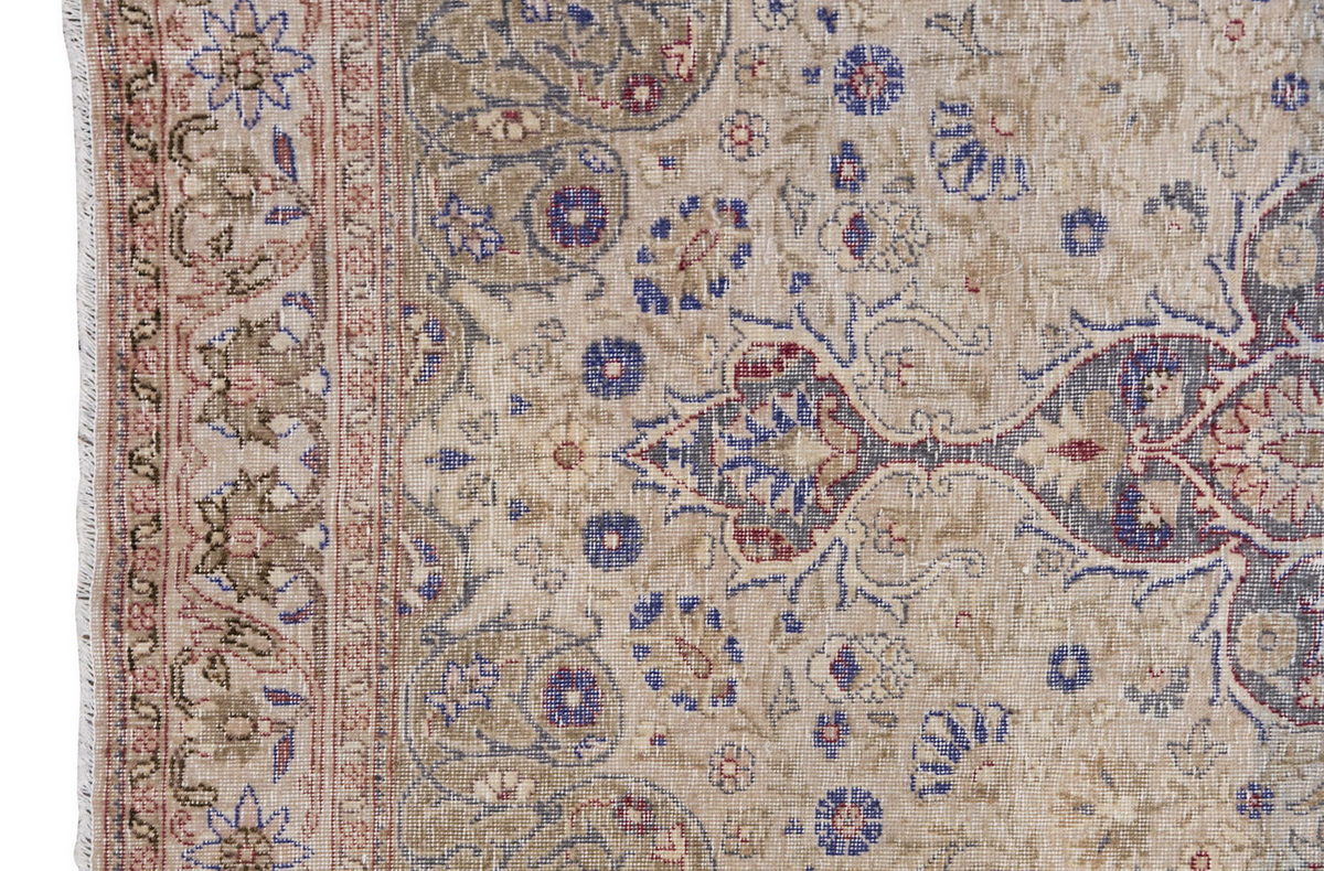 Vintage Rug 4'3" x 6'4" feet 130 x 192 cm