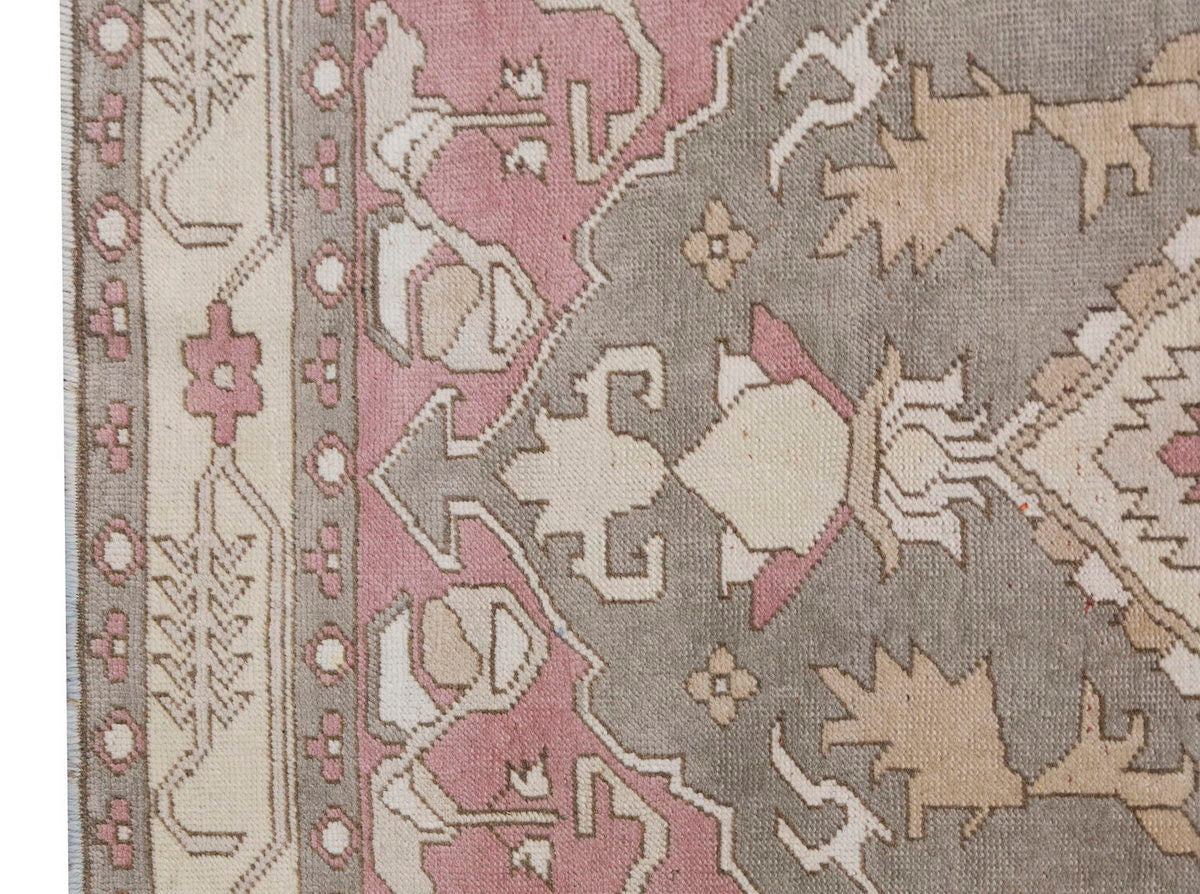 Vintage Rug 4'4" x 5'11" feet 132 x 180 cm