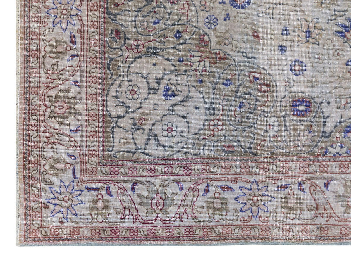Vintage Rug 4'4" x 6'4" feet 132 x 194 cm