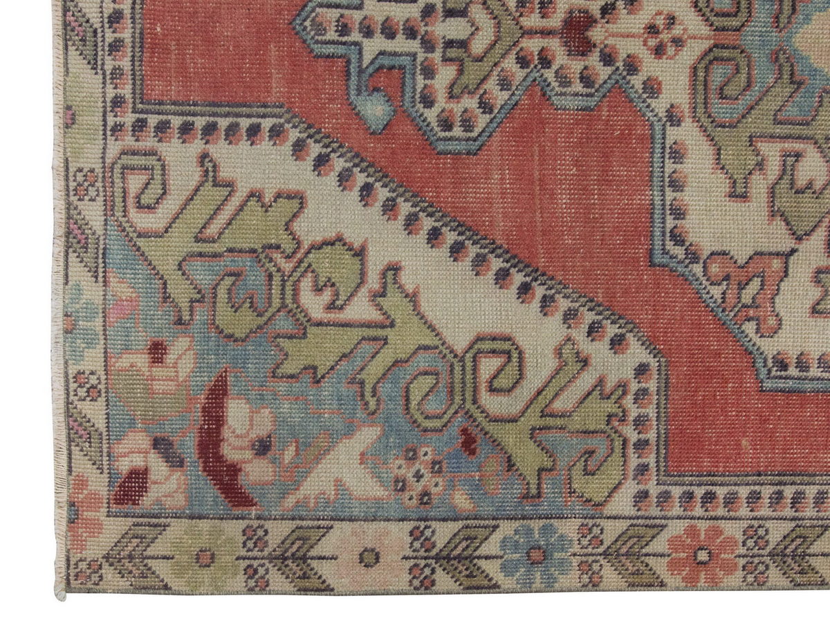 Vintage Rug 4'6" x 7" feet  137 x 212 cm