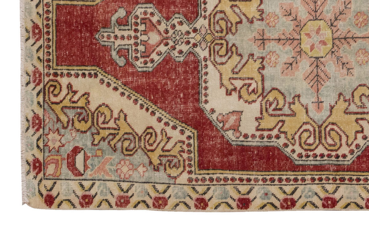 Vintage Rug 4'4" x 7'7" feet 132 x 230 cm