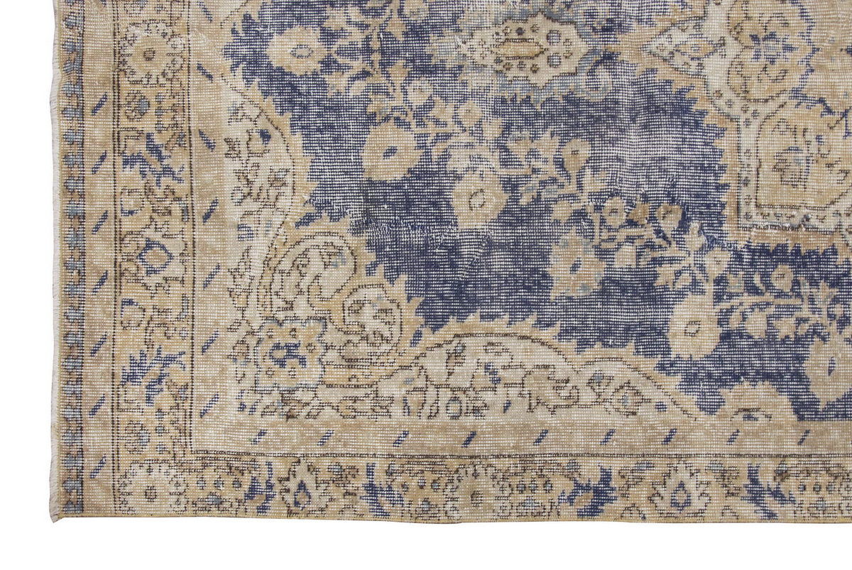 Vintage Rug 4'7 x 8'6" feet  140 x 260 cm
