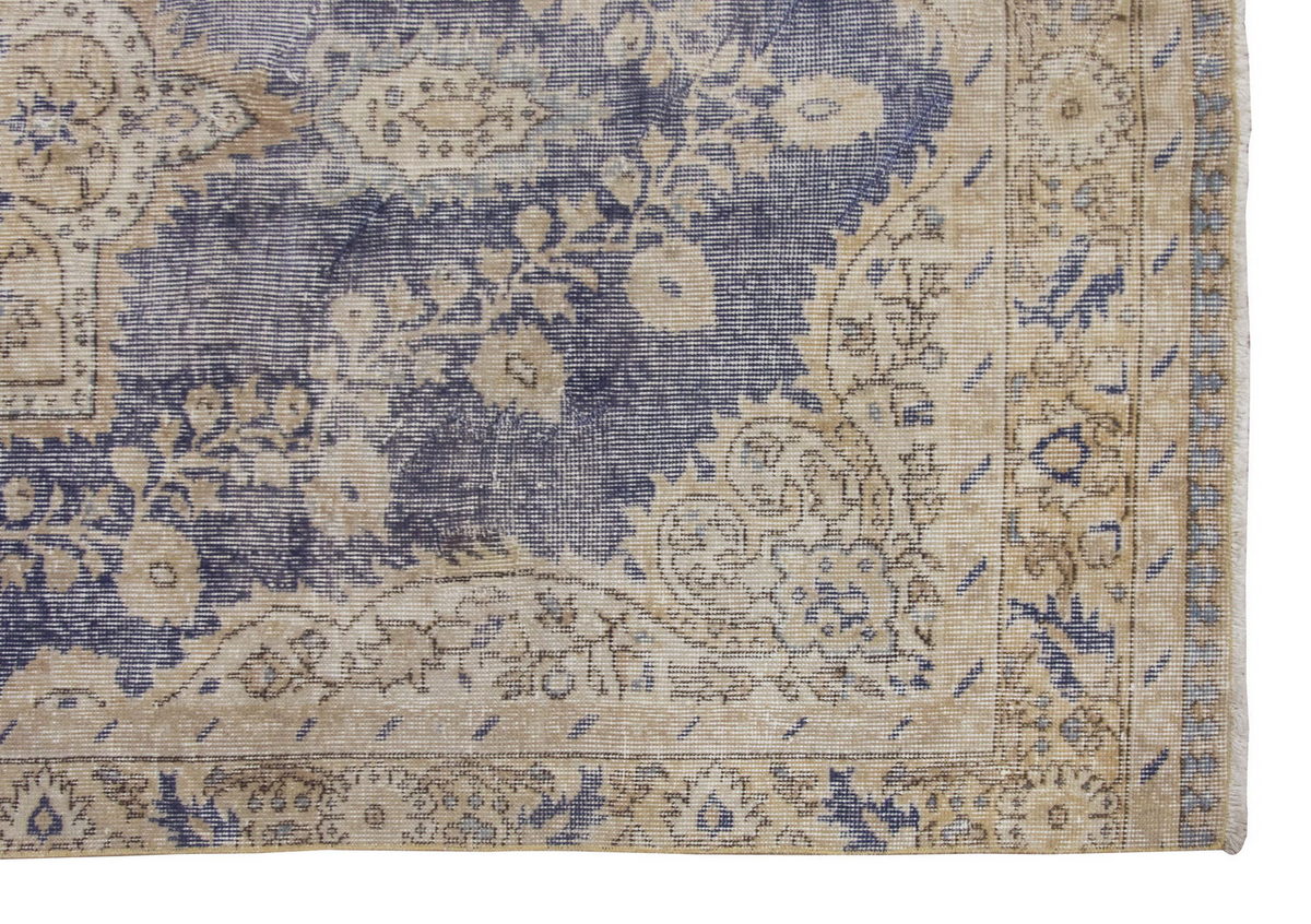 Vintage Rug 4'7 x 8'6" feet  140 x 260 cm