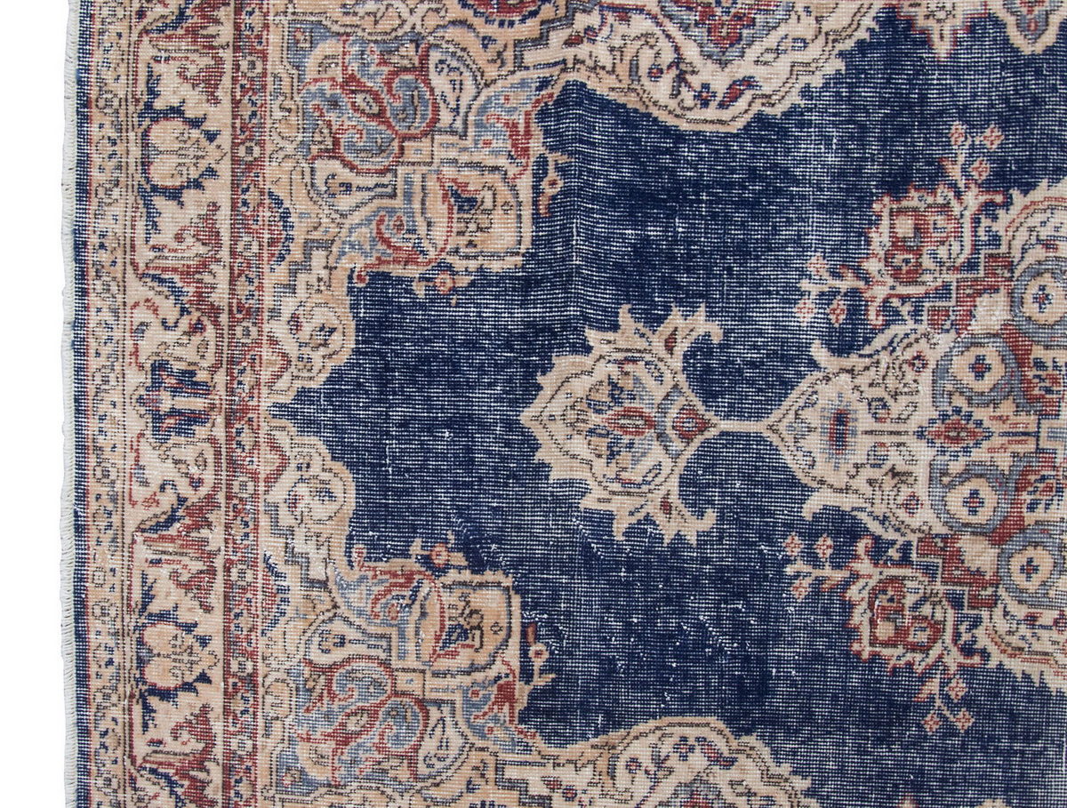 Vintage Rug 4 x 6'9" feet 122 x 205 cm