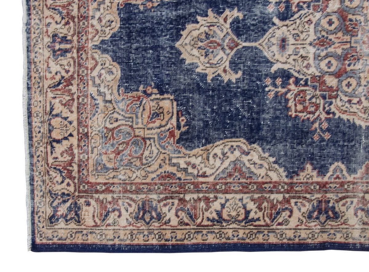Vintage Rug 4 x 6'9" feet 122 x 205 cm