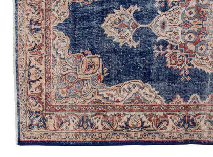 Vintage Rug 4 x 6'9" feet 122 x 205 cm