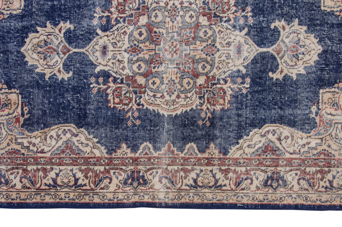Vintage Rug 4 x 6'9" feet 122 x 205 cm