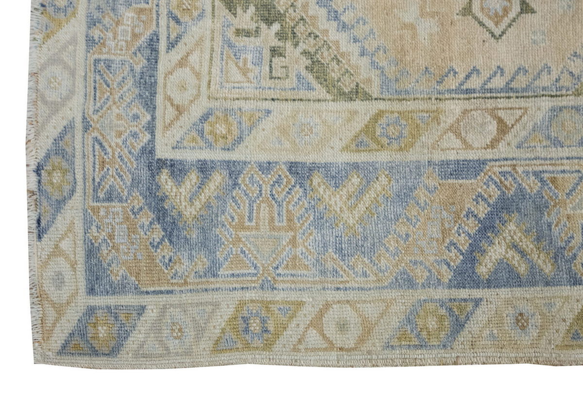 Vintage Rug 4 x 6'9" feet 122 x 207 cm