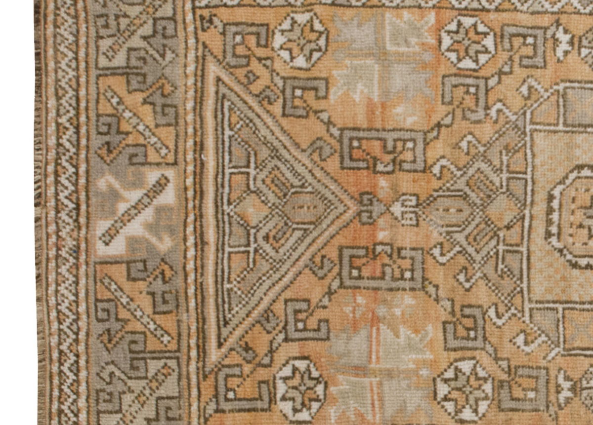 Vintage Rug 4 x 6 feet 122 x 182 cm