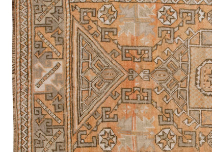 Vintage Rug 4 x 6 feet 122 x 182 cm