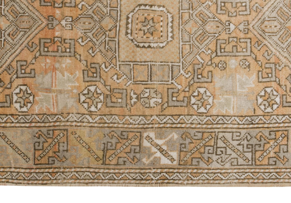 Vintage Rug 4 x 6 feet 122 x 182 cm