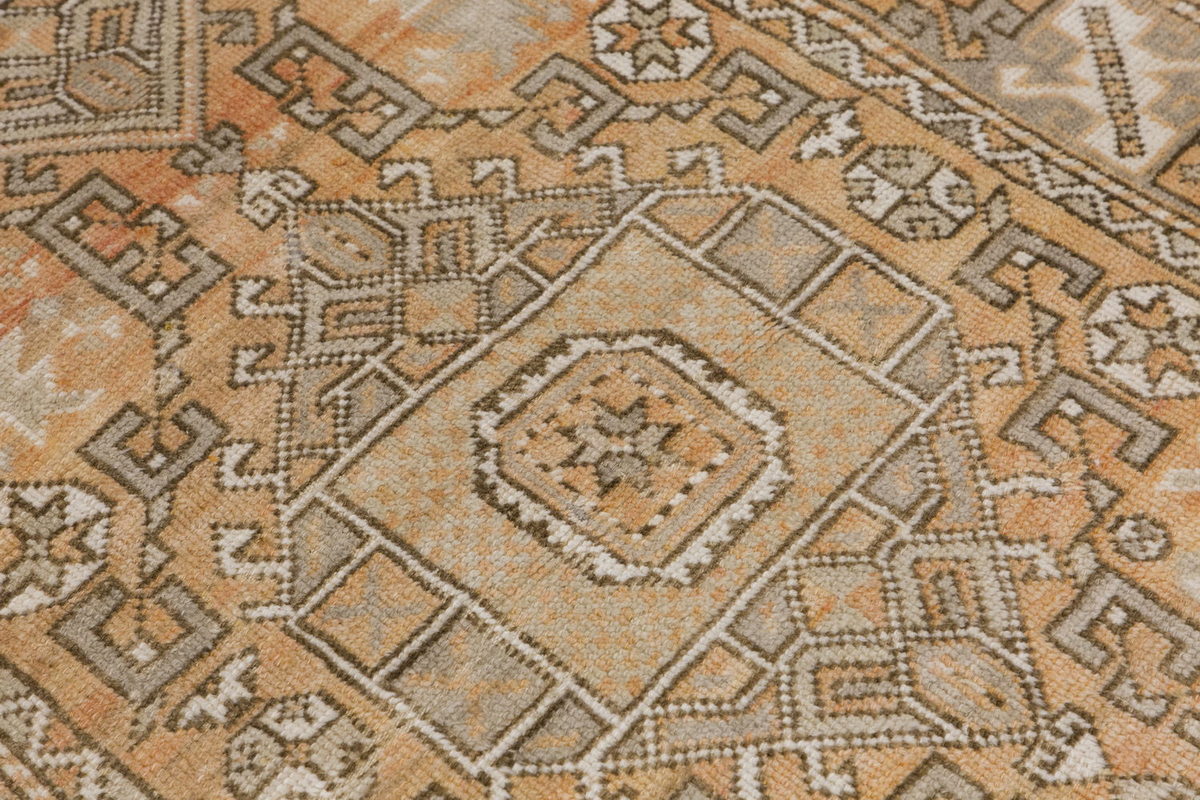 Vintage Rug 4 x 6 feet 122 x 182 cm
