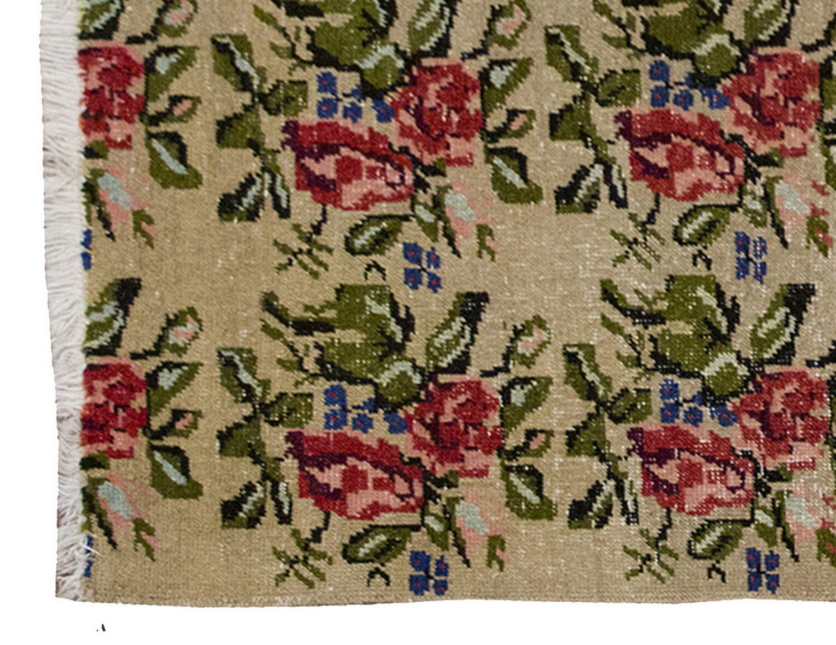 Vintage Rug 5' x 6'5" feet 153 x 195 cm