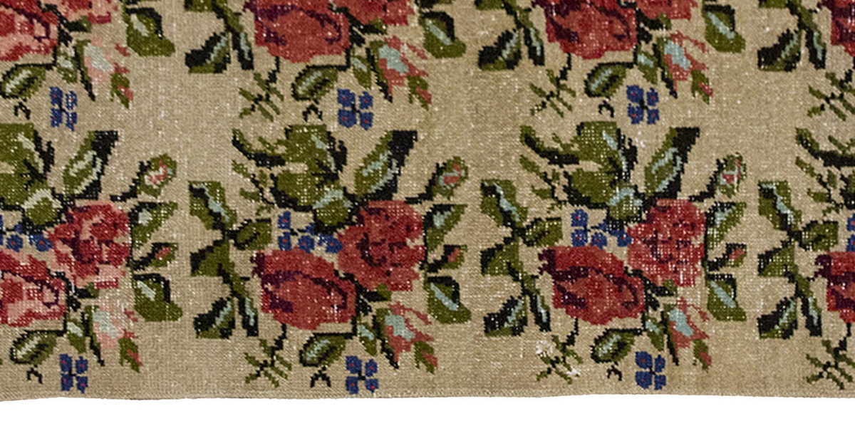 Vintage Rug 5' x 6'5" feet 153 x 195 cm
