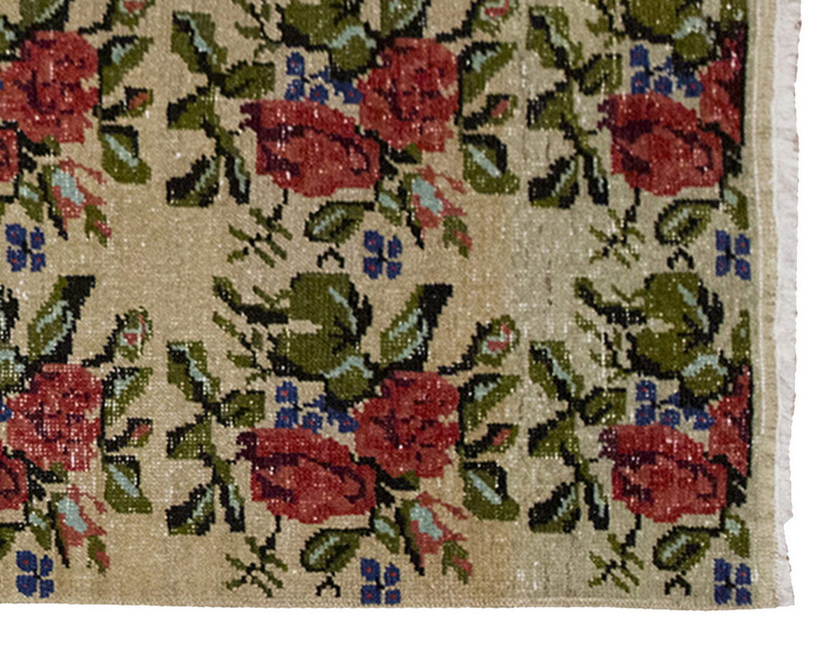 Vintage Rug 5' x 6'5" feet 153 x 195 cm