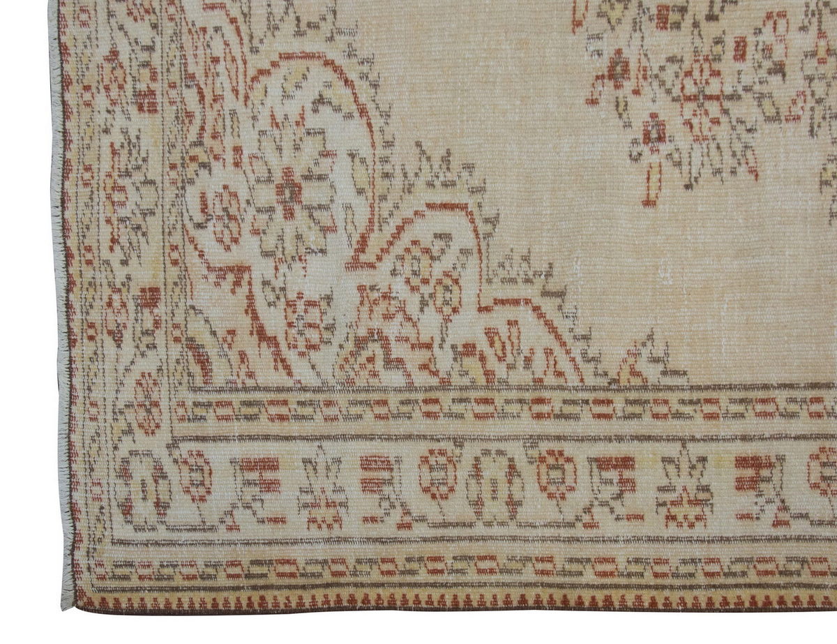Vintage Rug 5'8" x 9'1" feet  173 x 278 cm