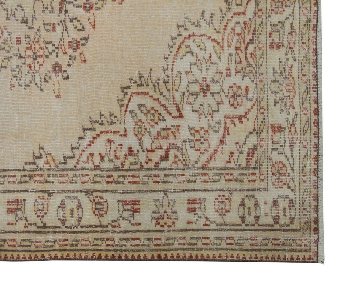 Vintage Rug 5'8" x 9'1" feet  173 x 278 cm