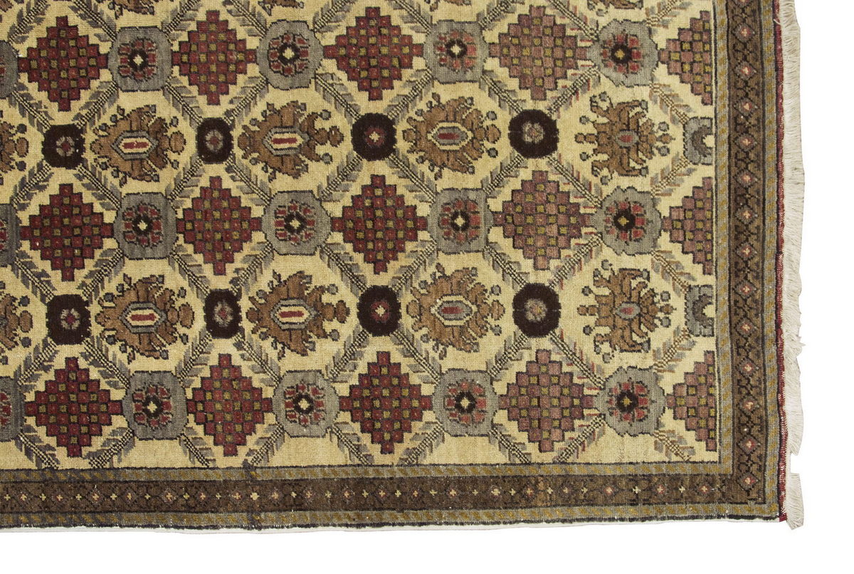 Vintage Rug 5'8" x 10" feet  173 x 306 cm