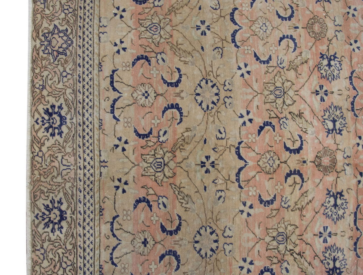 Vintage Rug 5'9" x 9" feet  175 x 273 cm