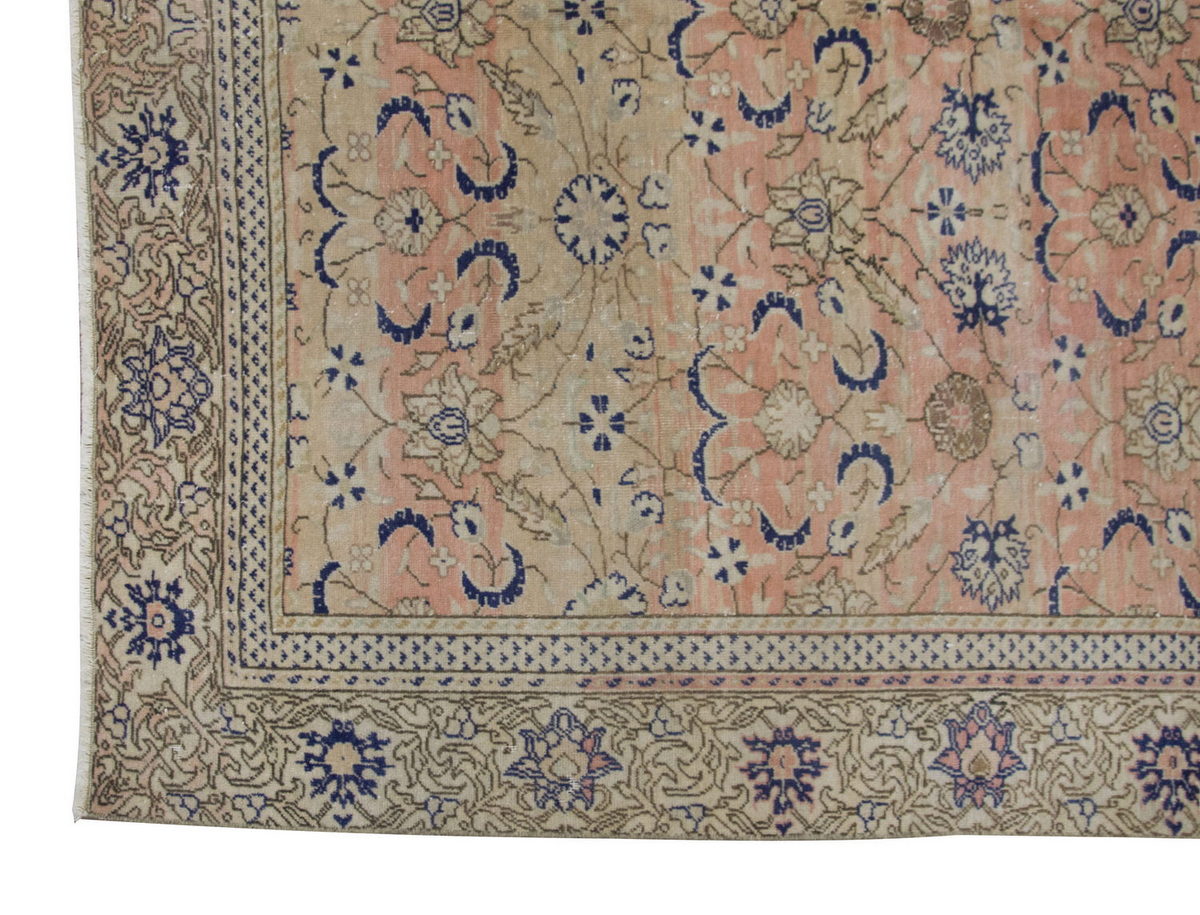 Vintage Rug 5'9" x 9" feet  175 x 273 cm