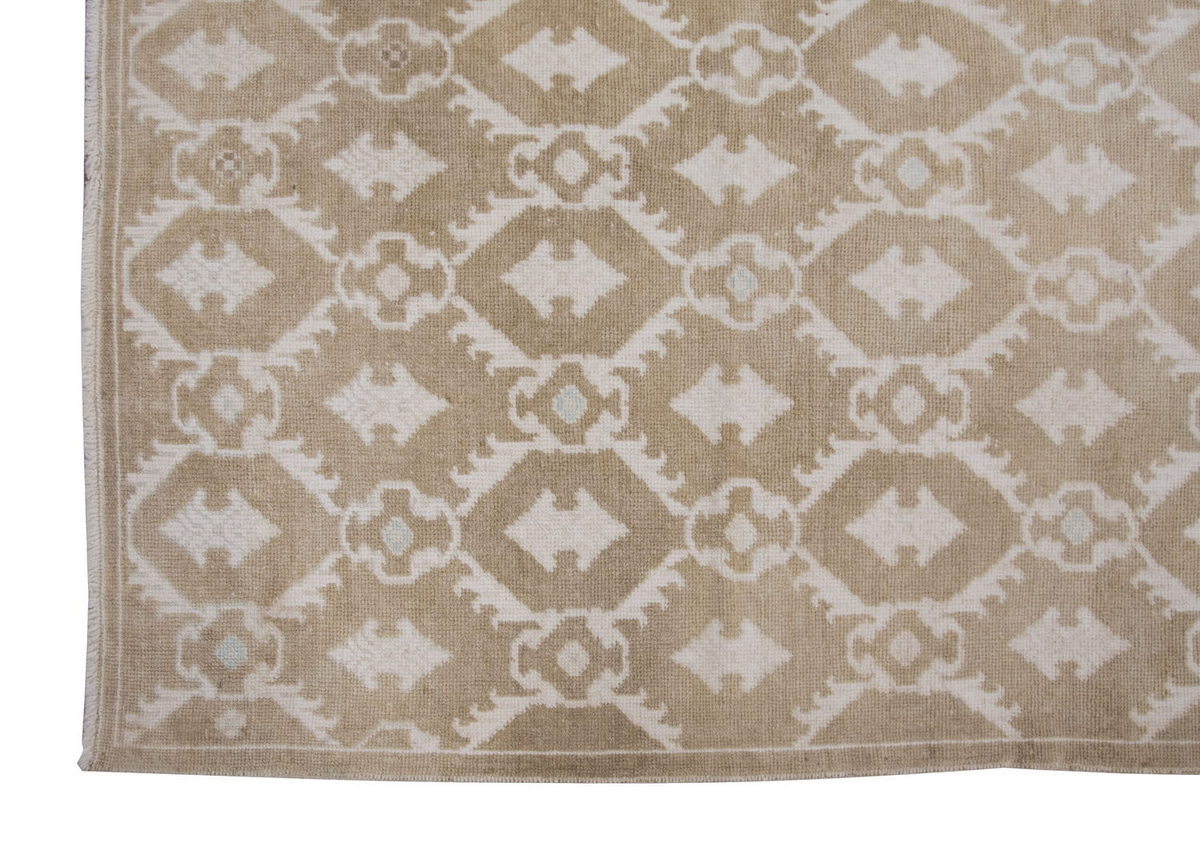 Vintage Rug 6'7" x 10'4" feet  200 x 315 cm