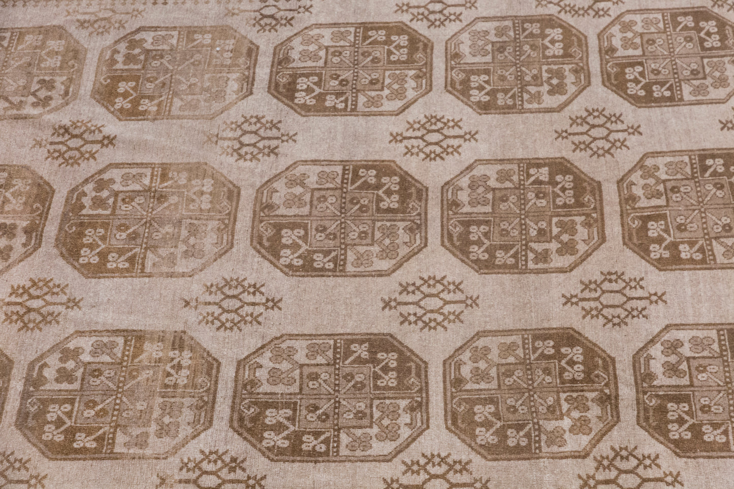 Antique Oriental Rug 272x415 cm (8'11" x 13'7")