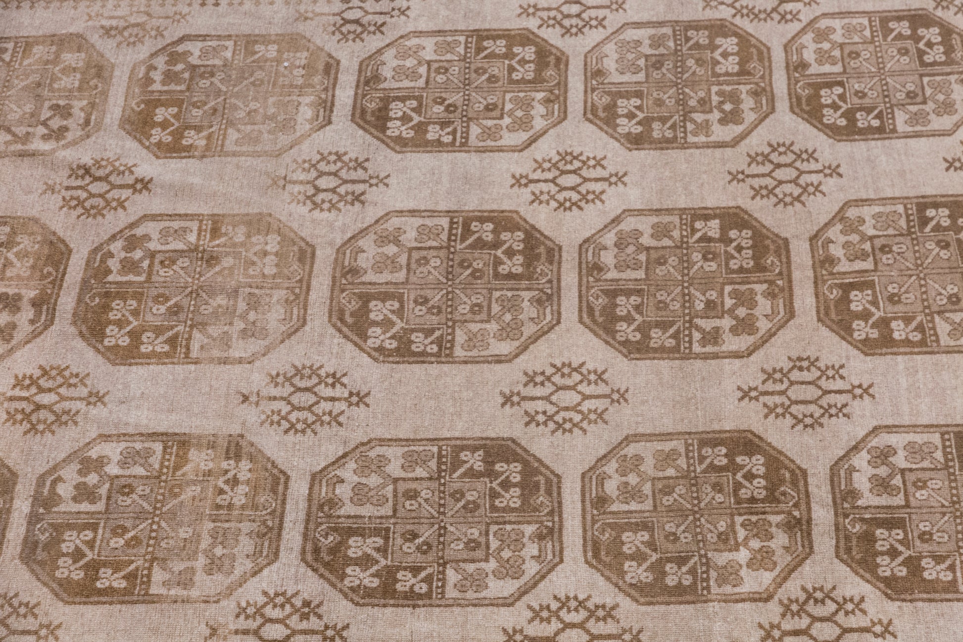 Antique Oriental Rug 272x415 cm (8'11" x 13'7")