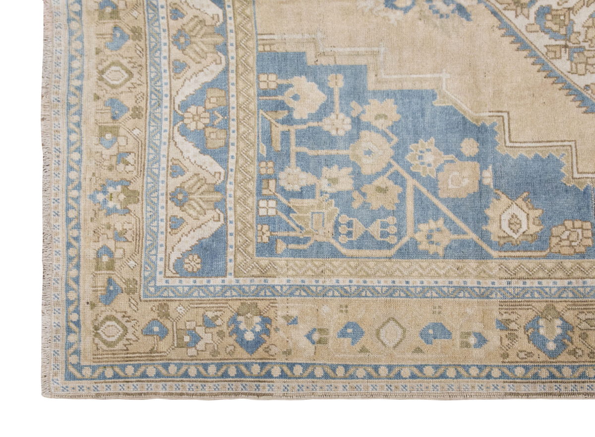 Antique Rug, 6 x 10'5 feet / 182 x 318 cm