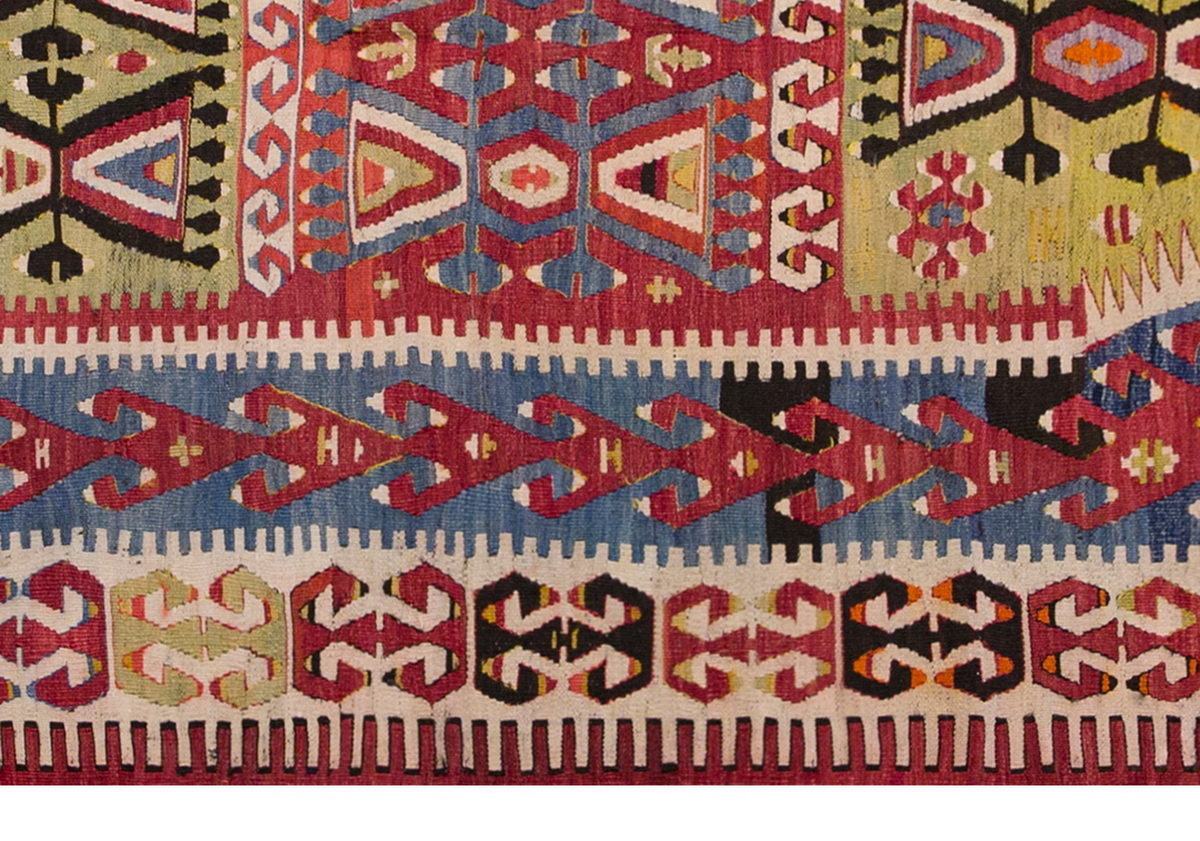 Antique Turkish Rug, 147 x 192 cm 4.9 x 6.3 ft