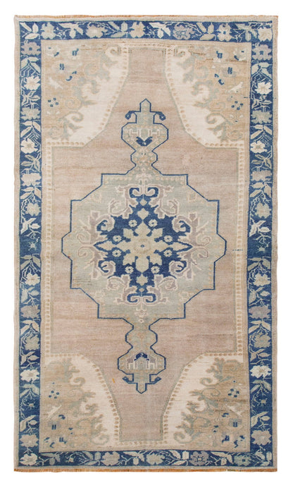 Area Ru 4'5 x 6'9 feet, 134 x 205 cm Rug
