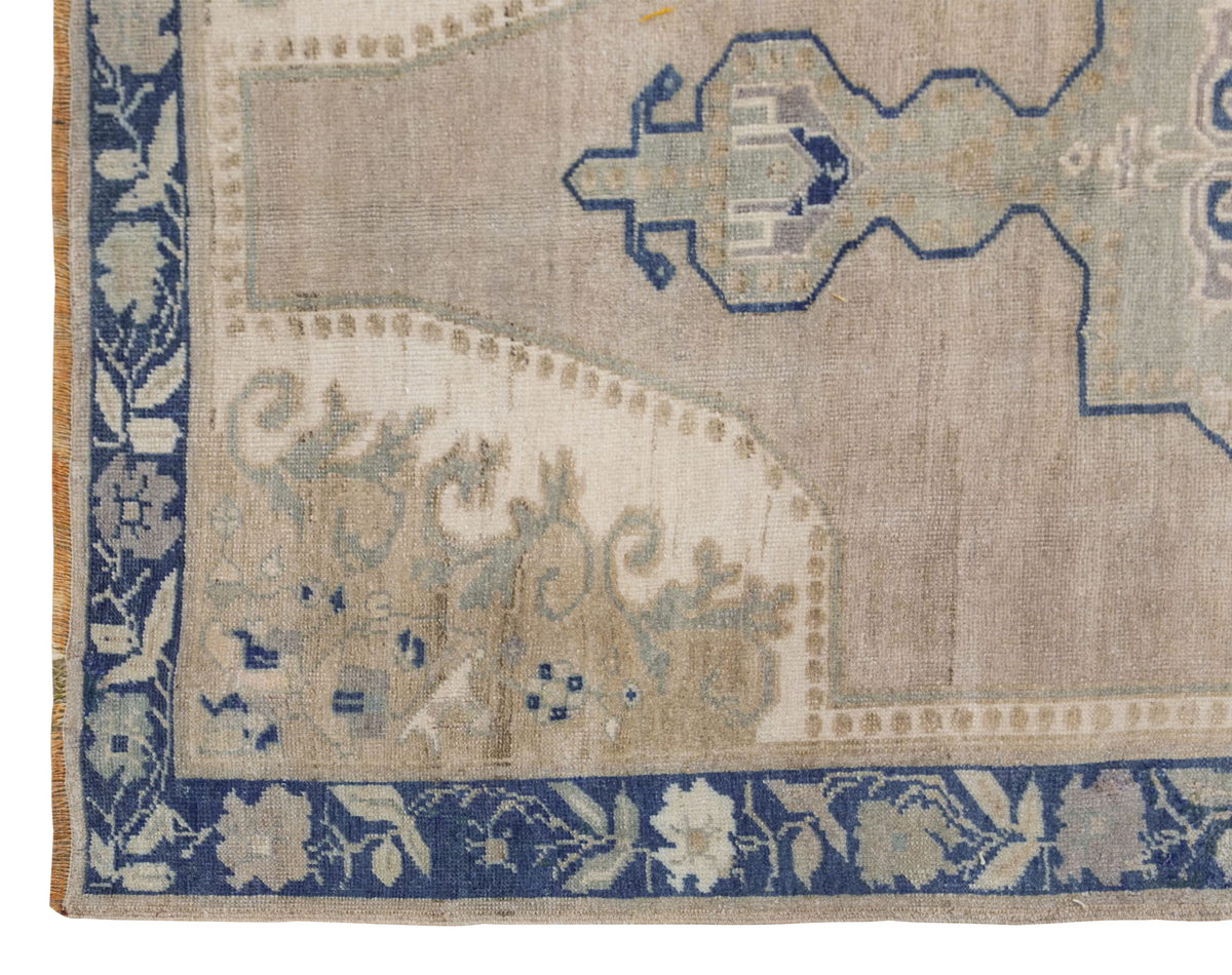 Area Ru 4'5 x 6'9 feet, 134 x 205 cm Rug