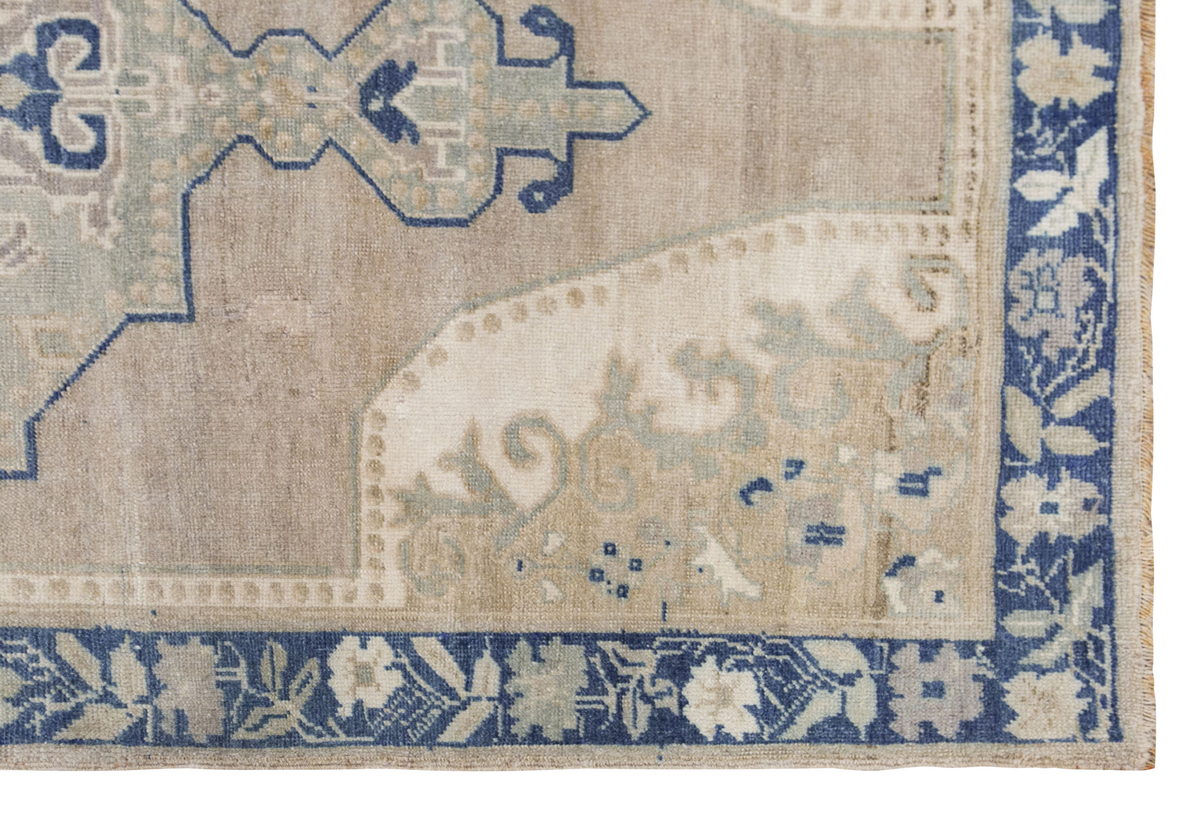 Area Ru 4'5 x 6'9 feet, 134 x 205 cm Rug