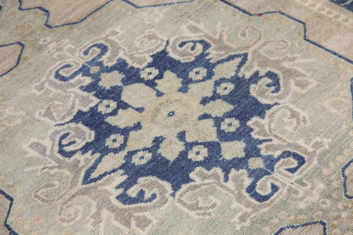 Area Ru 4'5 x 6'9 feet, 134 x 205 cm Rug