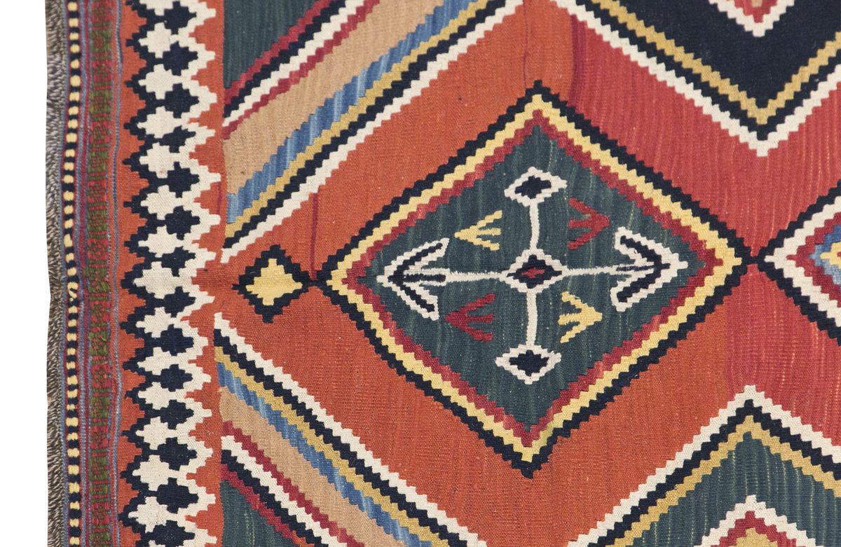 Avşar Kilim, 163 x 235 cm / 5'4 x 7'9 feet