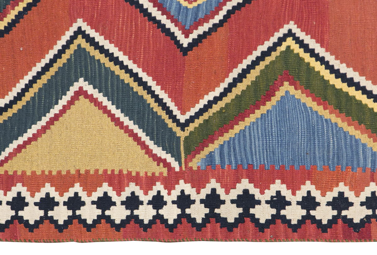 Avşar Kilim, 163 x 235 cm / 5'4 x 7'9 feet