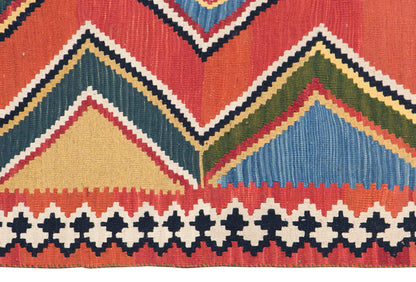 Avşar Kilim, 163 x 235 cm / 5'4 x 7'9 feet