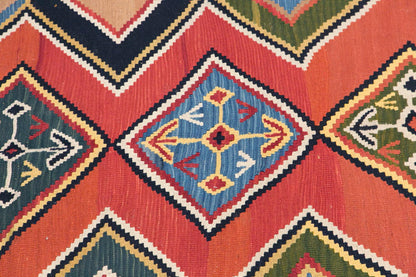 Avşar Kilim, 163 x 235 cm / 5'4 x 7'9 feet