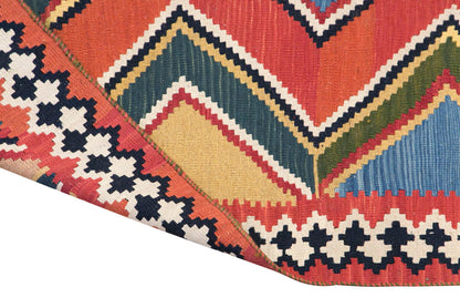 Avşar Kilim, 163 x 235 cm / 5'4 x 7'9 feet