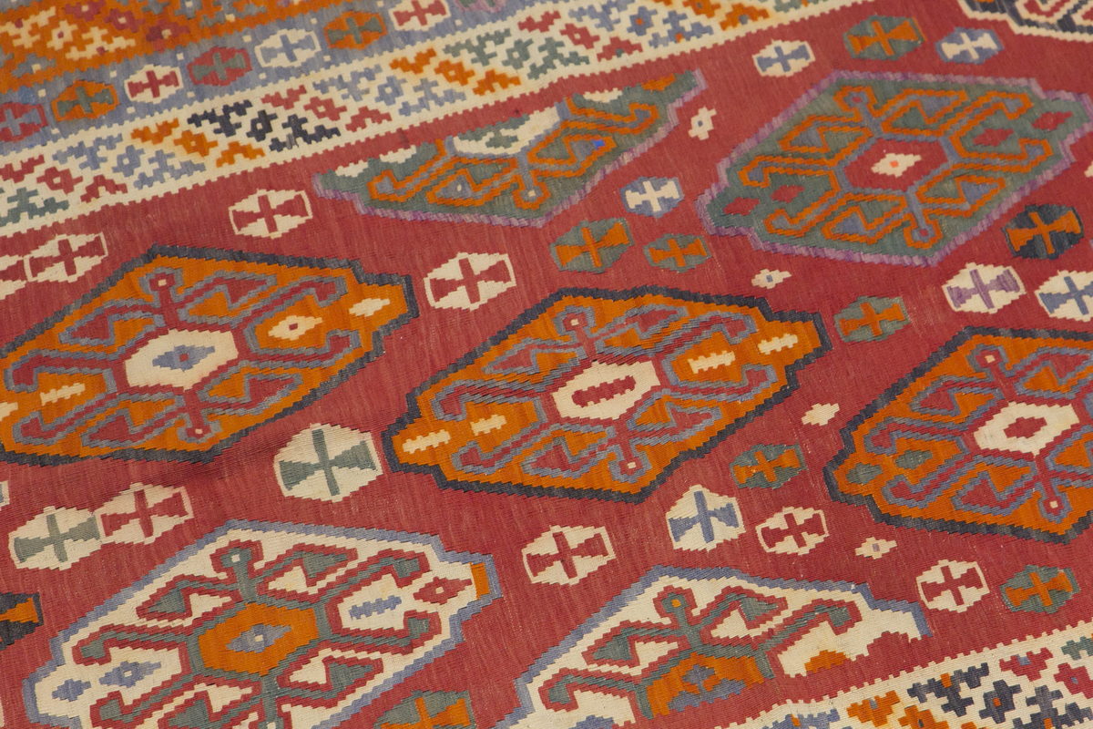 Avşar Kilim, 178 x 300 cm / 6 x 10 feet