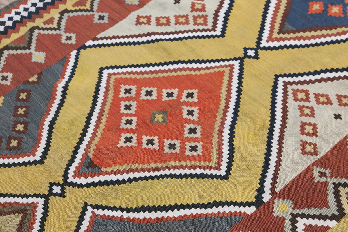 Bahtiyari Kilim Runner, 145 x 392 cm / 4'9 x 13 feet