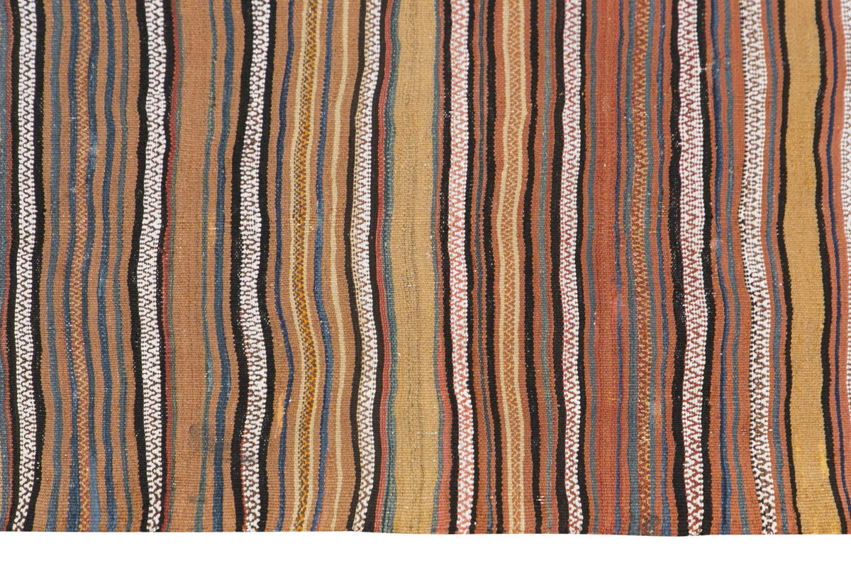 Bahtiyari Runner, 107 x 343 cm / 3'6 x 11'3 feet