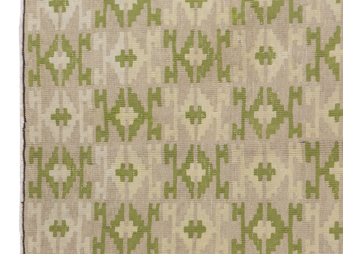 Besarabian Kilim, 120 x 172 cm / 4 x 5'8 feet