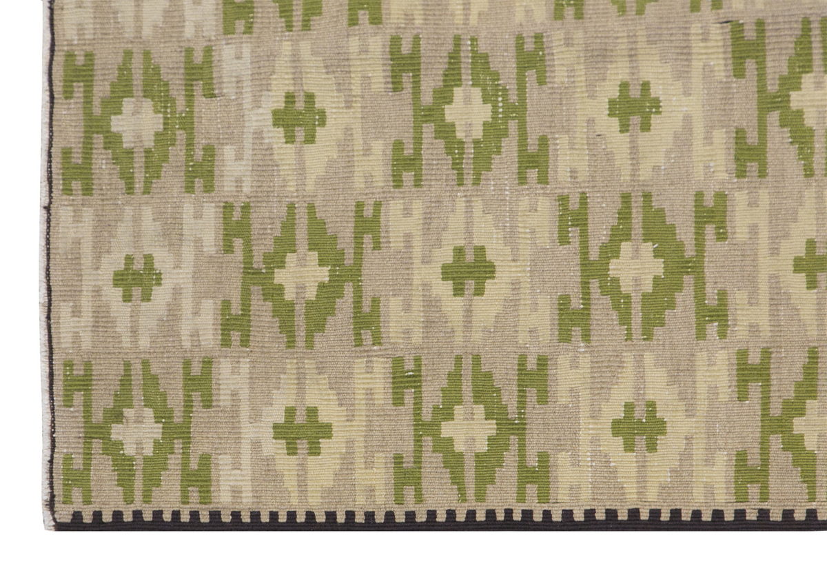 Besarabian Kilim, 120 x 172 cm / 4 x 5'8 feet