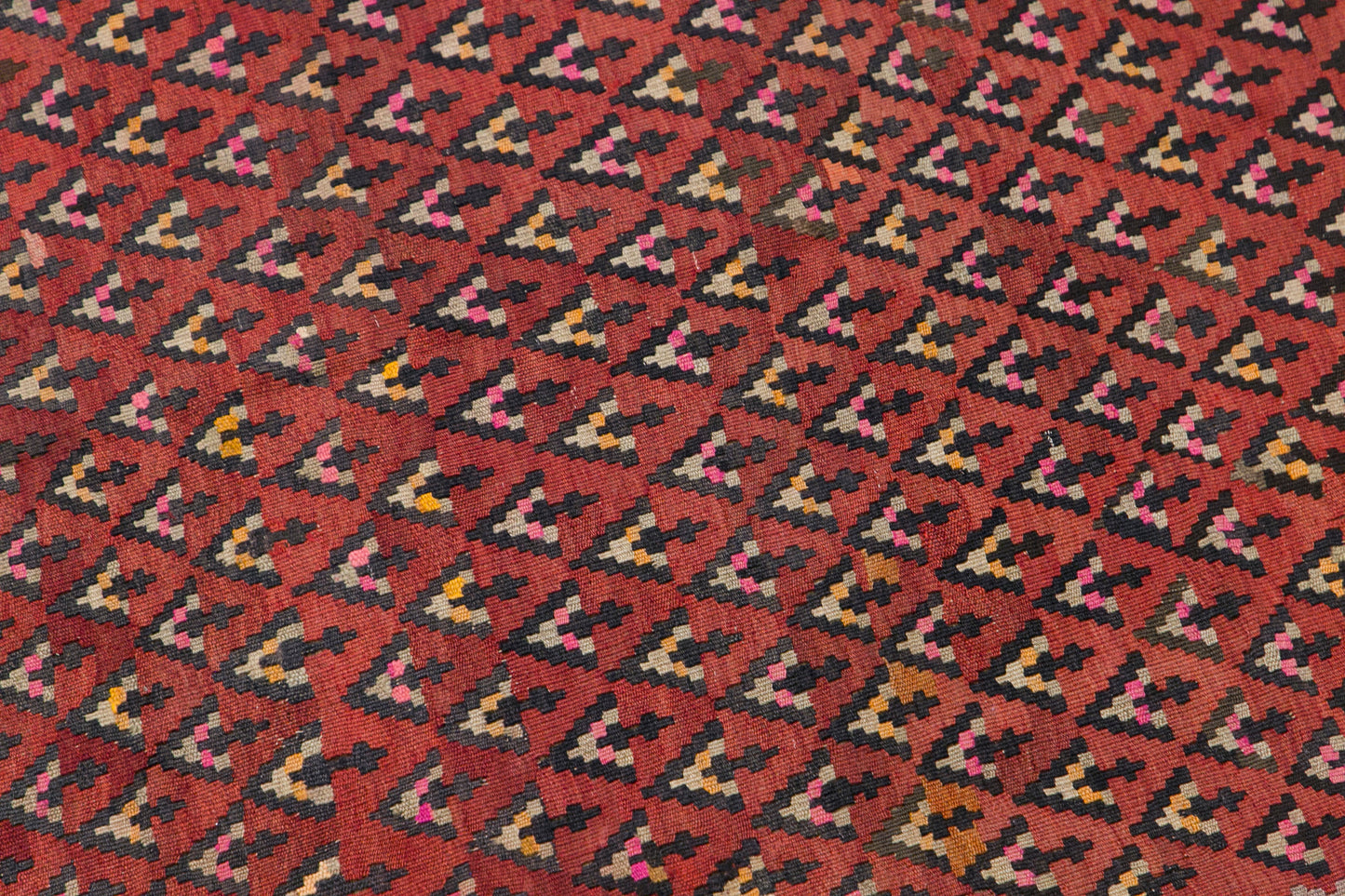 Caucasian Karabağ Kilim, 142 x 190 cm / 4'8 x 6'3 ft