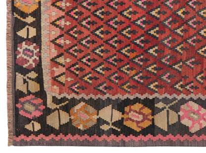 Caucasian Karabağ Kilim, 142 x 190 cm / 4'8 x 6'3 ft