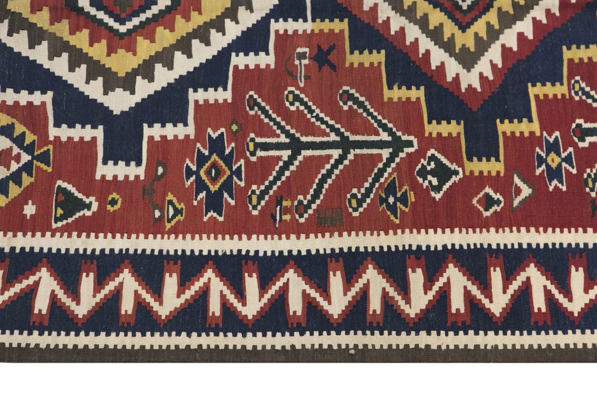 Caucasian Kilim, 166 x 285 cm / 5'5 x 9'4 feet