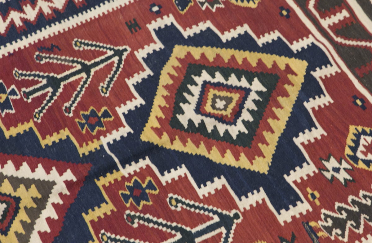 Caucasian Kilim, 166 x 285 cm / 5'5 x 9'4 feet