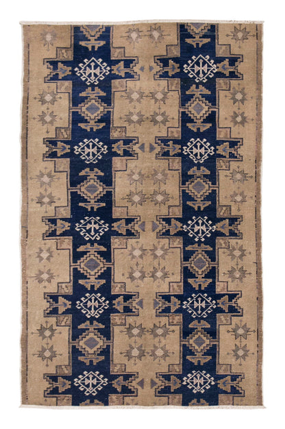 Chic" Rug, 3'11" x 6'2" feet /  119 x 189 cm