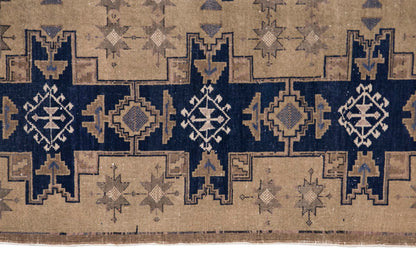 Chic" Rug, 3'11" x 6'2" feet /  119 x 189 cm