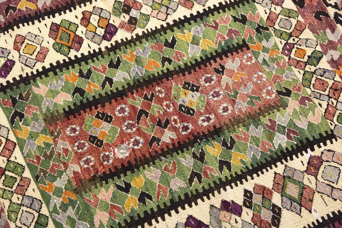 Denizli Eşme Kilim, 87 x 123 cm, 2.10 x 4 ft